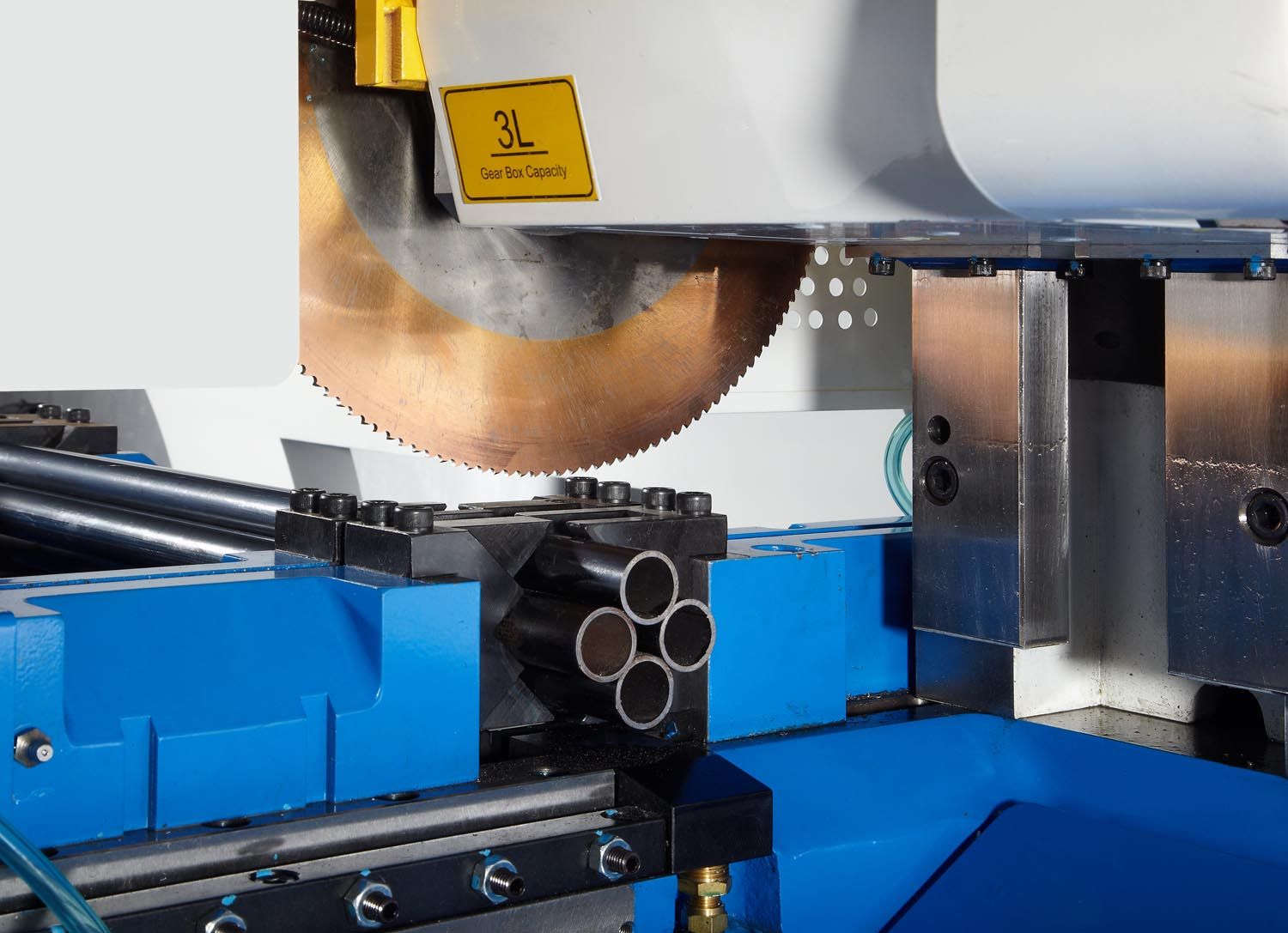 FA-111DR saw blade cutting tube bundle