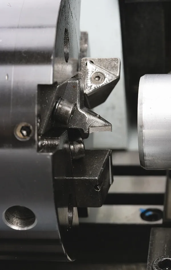 Chamfering machine cutting head with precision tooling for OD and ID finishing