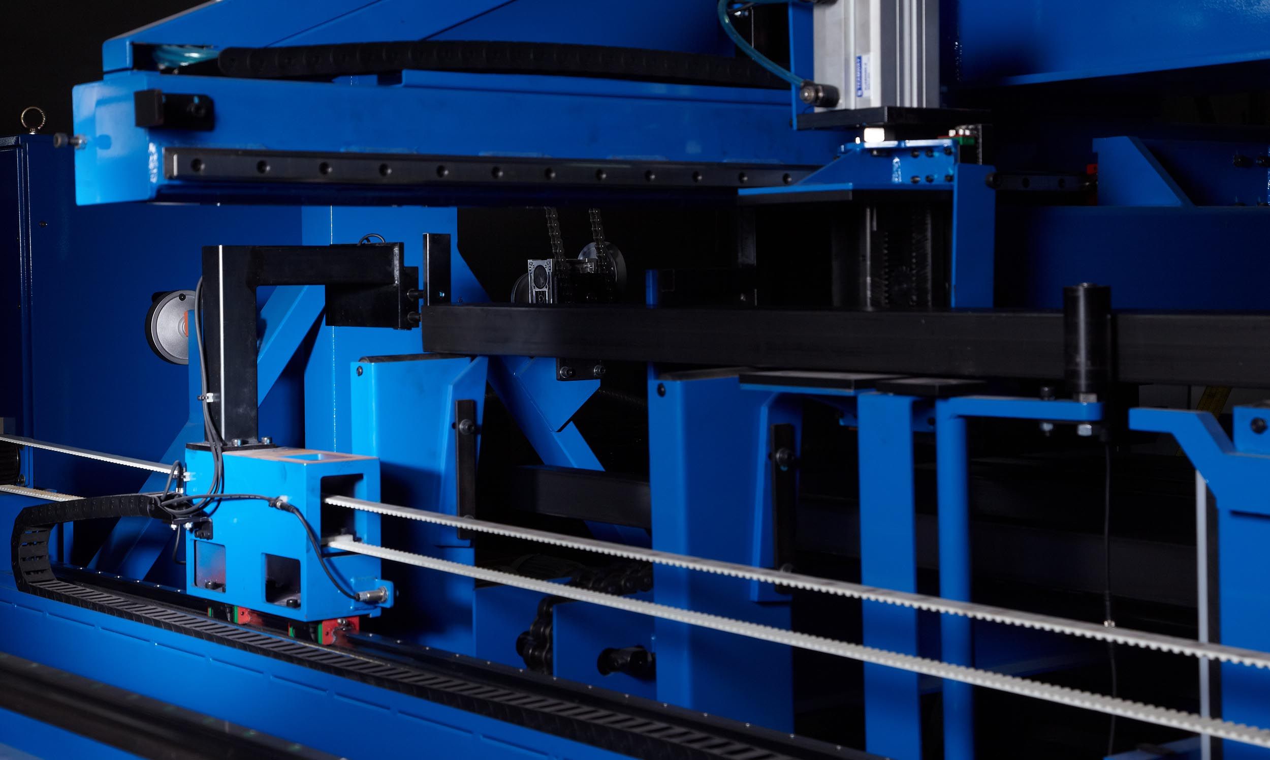 Automatic Feeding & Rotation